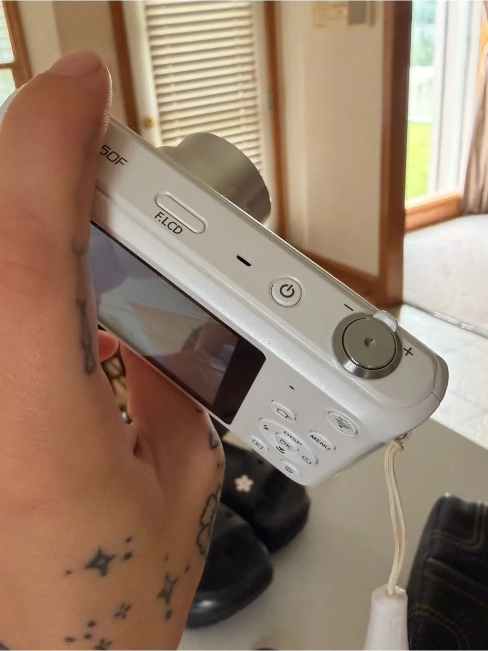 Samsung DV150F-WI-FI-RARE DUAL VIEW-16.2 MP-6x Optical Zoom